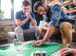 Pokerfähigkeiten, die Ihnen helfen können, die Karriereleiter zu erklimmen