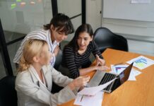„Mitarbeitende händeringend gesucht“ Mitarbeitende händeringend gesucht