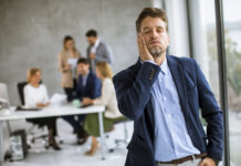 Mitarbeiter während eines Personalabbaus führen Mitarbeiter während eines Personalabbaus führen
