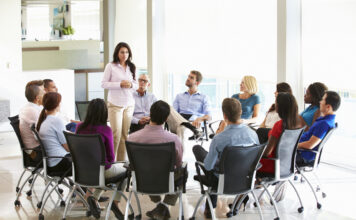 Stärken statt Schwächen: Der schnellste Weg zur Spitzenleistung Der schnellste Weg zur Spitzenleistung