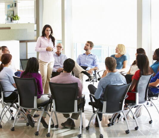 Stärken statt Schwächen: Der schnellste Weg zur Spitzenleistung Der schnellste Weg zur Spitzenleistung