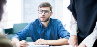 Storylistening und Storytelling: Wie Corporate Learning dabei unterstützt Storylistening und Storytelling